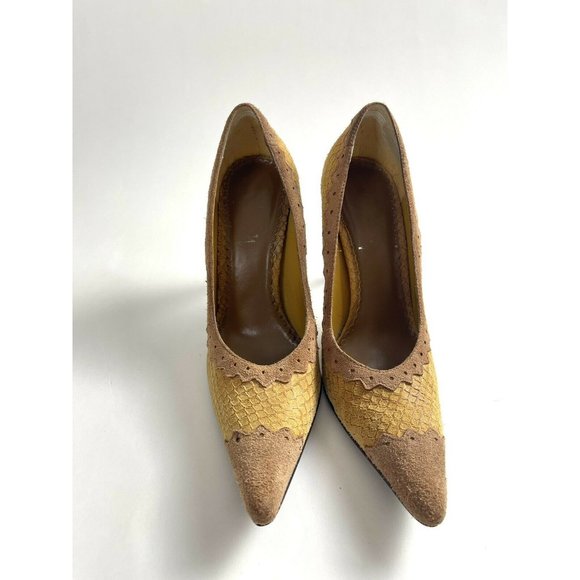 Women’s Lui Chiny Mustard Colored pointed pump heels - Picture 8 of 9